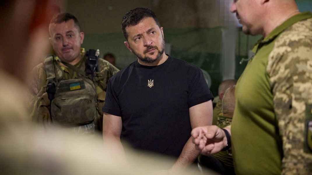 Der ukrainische Präsident Wolodymyr Selenskyj hat die Frontlinie in der Region Saporischschja besucht.