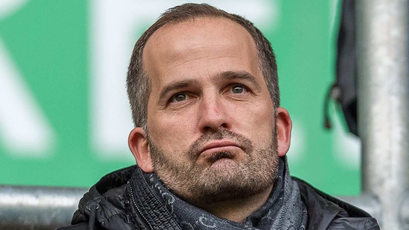 
                <strong>Manuel Baum (U20-Nationaltrainer)</strong><br>
                Seit Juli 2019 ist der Ex-Augsburg-Coach für die deutsche U20-Nationalmannschaft zuständig. Laut "Sky" gilt Baum aber als Topfavorit für die Wagner-Nachfolge. Da es ausgeschlossen sein dürfte, Baum sofort vom DFB loszueisen, soll Schalkes Talente-Ausbilder Norbert Elgert interimsmäßig bei den Profis einspringen. 
              