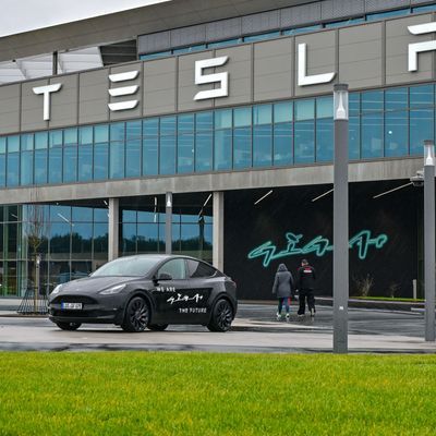 Tesla muss seine Produktion in Deutschland erstmals stoppen.