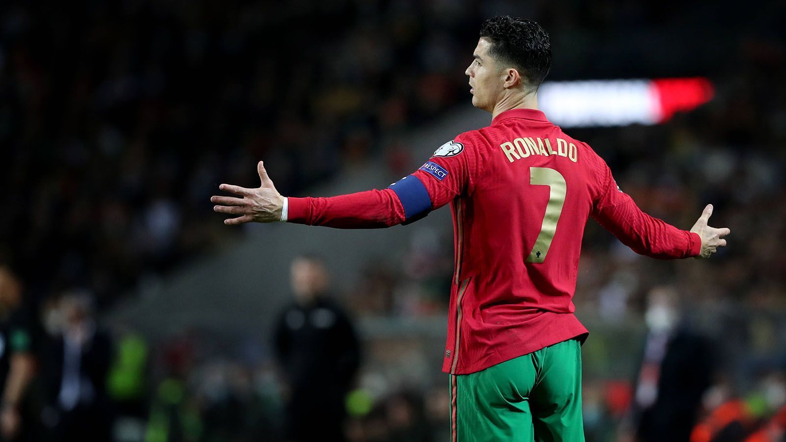 
                <strong>Verlierer: Portugal</strong><br>
                Cristiano Ronaldo wird an seiner fünften Weltmeisterschaft teilnehmen. Einfach wird es für den Europameister von 2016 allerdings nicht. Mit Ghana, Südkorea und Uruguay haben die Portugiesen die womöglich ausgeglichenste Gruppe erwischt. Viele Fehler darf sich das Team um "CR7", Bruno Fernandes und Co. also nicht leisten. Andernfalls könnte der Aufenthalt in Katar ein recht kurzer werden.
              