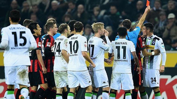 
                <strong>22.11.2014: Gladbach vs. Frankfurt - Gelb-Rot</strong><br>
                Nachdem der Mittelfeldstratege zuvor einen Monat verletzungsbedingt gefehlt hatte, legte sich Granit Xhaka im Spiel gegen Eintracht Frankfurt die nächste Zwangspause auf. Nach einem nicht anerkannten Gladbacher Tor verlor er die Fassung und drosch den Ball weg - Gelb. Später grätschte er im Mittelfeld den Frankfurter Sonny Kittel um - wieder Gelb, somit Gelb-Rot. 
              