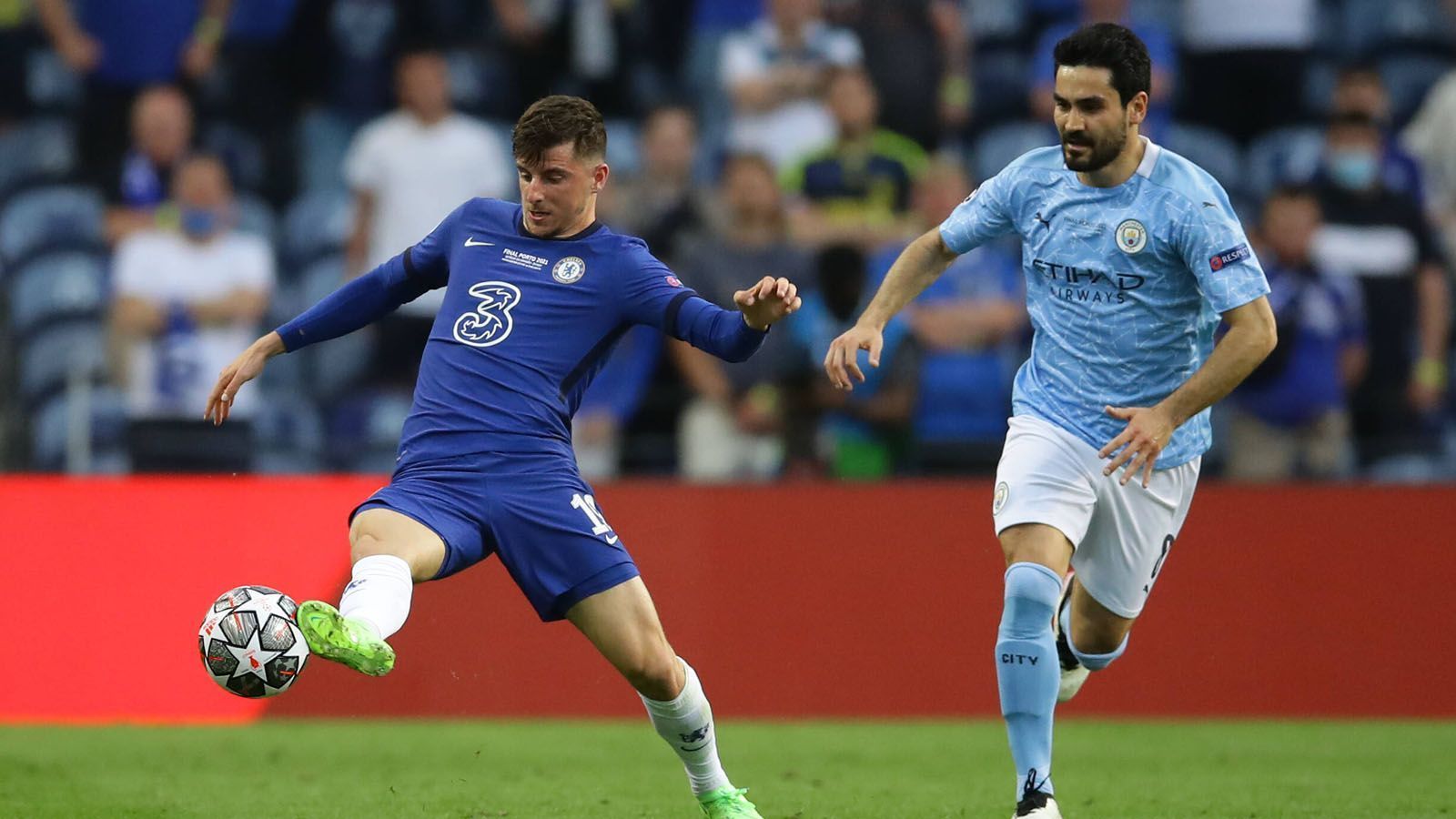 
                <strong>Ilkay Gündogan (Manchester City)</strong><br>
                Am Ende bleibt jedoch eine Leistung, die man, auch aufgrund des Systems und des Spielverlaufs, so nicht unbedingt von Gündogan kennt. Nach 13 Toren in 28 Premier-League-Spielen hätte man ihn sich von Anfang an in offensiverer Rolle gewünscht. Ein Fingerzeig für Joachim Löw.
              