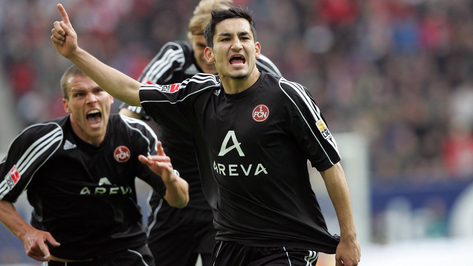 <strong>2010: FC Augsburg vs. 1. FC Nürnberg</strong><br>
                Vom Aufsteiger zum potentiellen Absteiger - für Nürnberg folgte schon im Jahr darauf die nächste Relegation, dieses Mal als wackelnder Bundesligist. Doch die Franken glänzten erneut mit zwei wichtigen Siegen (1:0, 2:0) und hielten die Klasse. Unter den Torschützen für den FCN: Die Talente Ilkay Gündogan (Foto) und Eric Maxim Choupo-Moting.