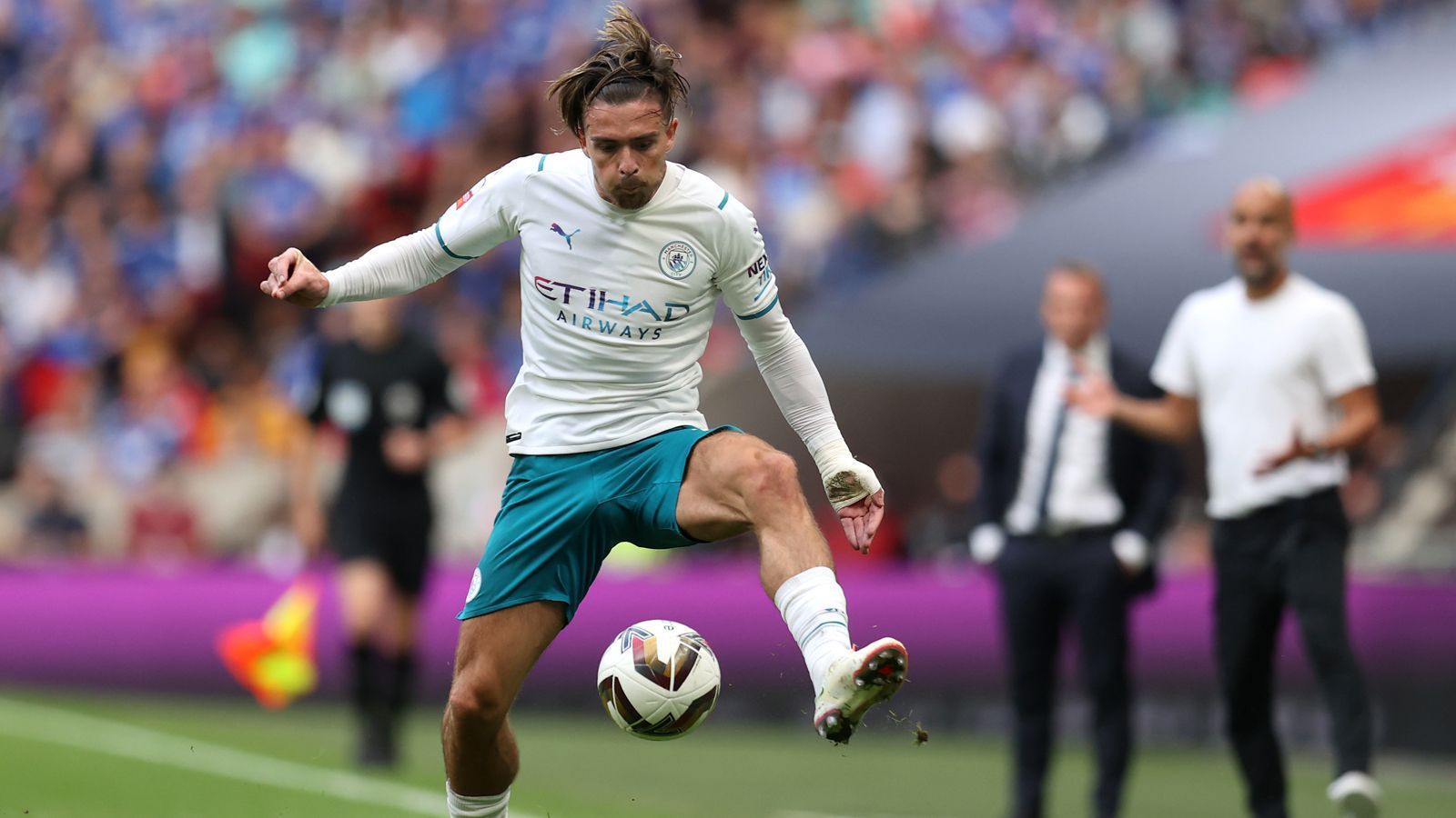 
                <strong>Platz 4 - Jack Grealish (Manchester City)</strong><br>
                &#x2022; Wochengehalt: 446.192 Euro (380.000 Pfund) - <br>&#x2022; Vertrag bis: 2027 - <br>&#x2022; Position: Linksaußen<br>
              