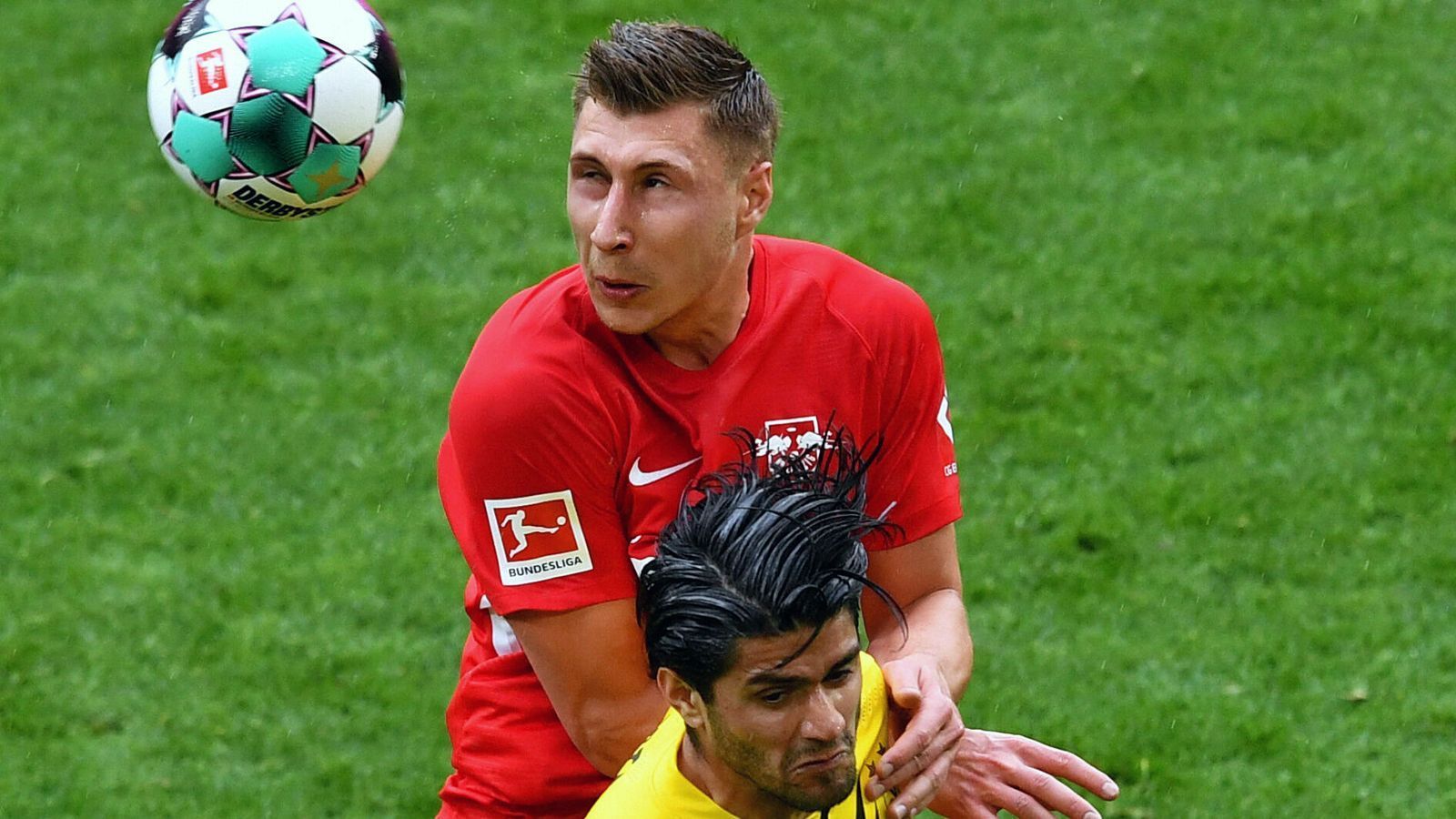 
                <strong>Willi Orban</strong><br>
                Wichtiger Block schon nach vier Minuten gegen den einschussbereiten Reus am eigenen Fünfer. Beim 0:1 (7.) aber wie seine Mitspieler überrumpelt von der starken BVB-Kombination und am Ende nicht entscheidend an Torschütze Reus dran. Hat bei Leipzig die meisten Ballaktionen (89), spielt dazu die meisten Pässe. ran-Note: 3
              