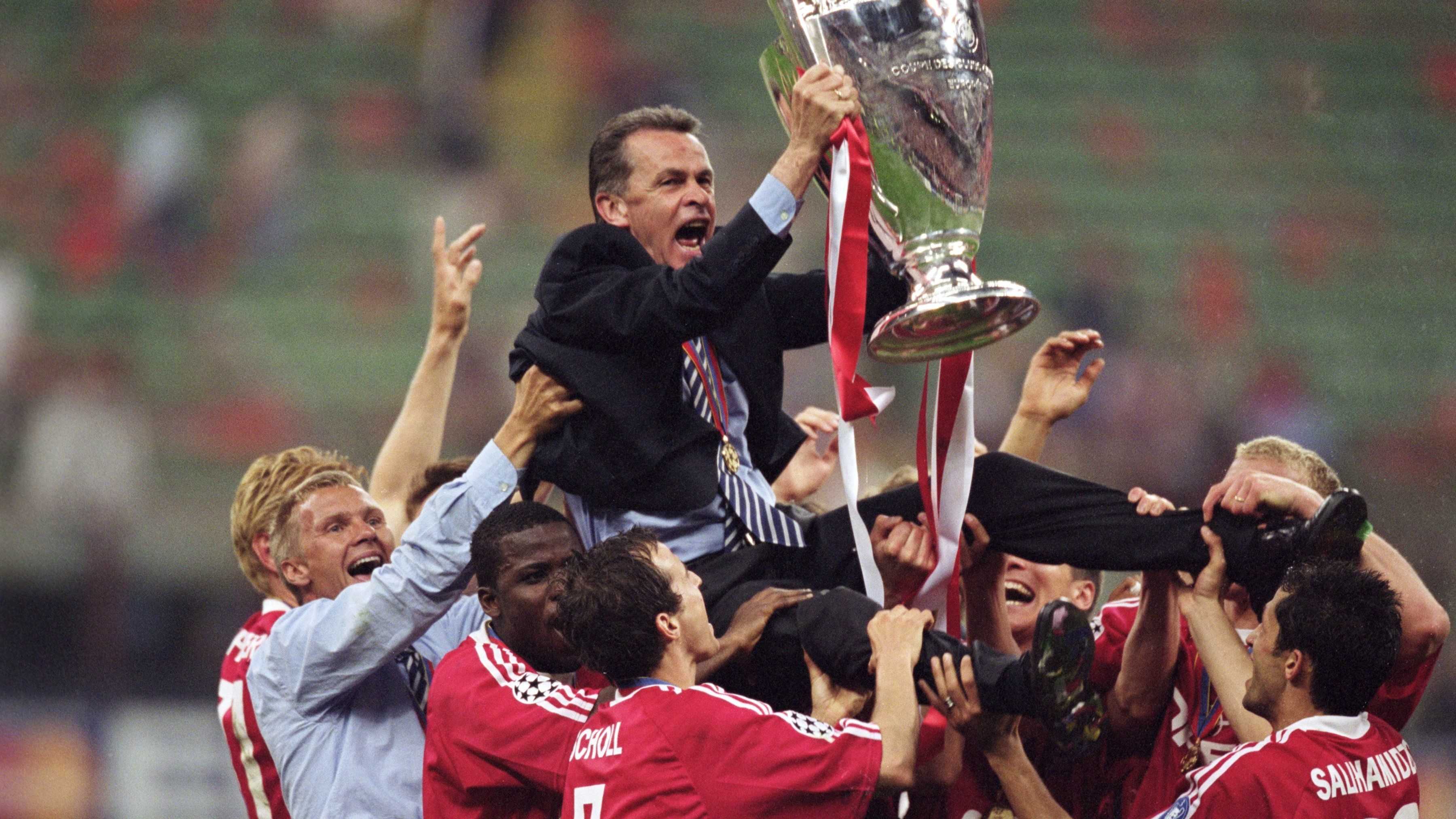 <strong>Ottmar Hitzfeld 2191 Tage (1.7.1998 - 30.6.2004)</strong><br>Nach Meistertiteln und Champions-League-Triumph mit dem BVB setzte Hitzfeld zum großen Siegeszug mit den Bayern an. Zehn Titel gewann er in seiner ersten Amtszeit beim Rekordmeister, darunter die Champions League 2001. Ein weiterer Königsklassen-Erfolg flutschte "Gottmar" 1999 im Finale gegen Manchester United dramatisch durch die Finger.