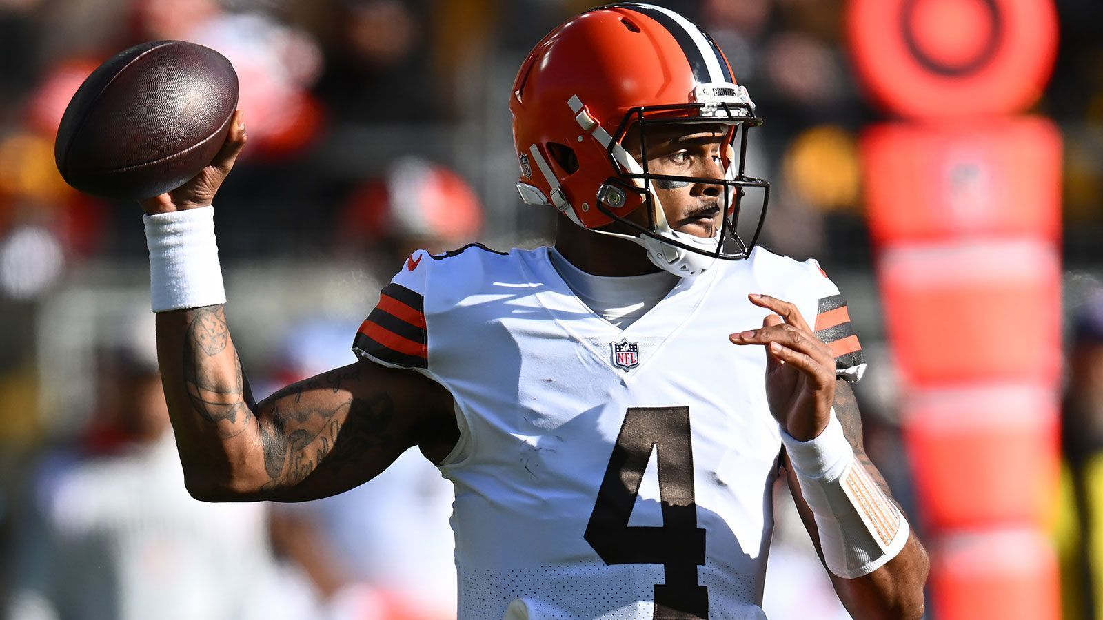 
                <strong>Platz 5: Deshaun Watson (Cleveland Browns)</strong><br>
                &#x2022; Vertrag bis: 2026<br>&#x2022; Gesamtgehalt: 230.000.000 US-Dollar<br>&#x2022; Garantiesumme des Vertrages: 230.000.000 US-Dollar<br>&#x2022; Durchschnittsgehalt: 46.000.000 US-Dollar<br>
              