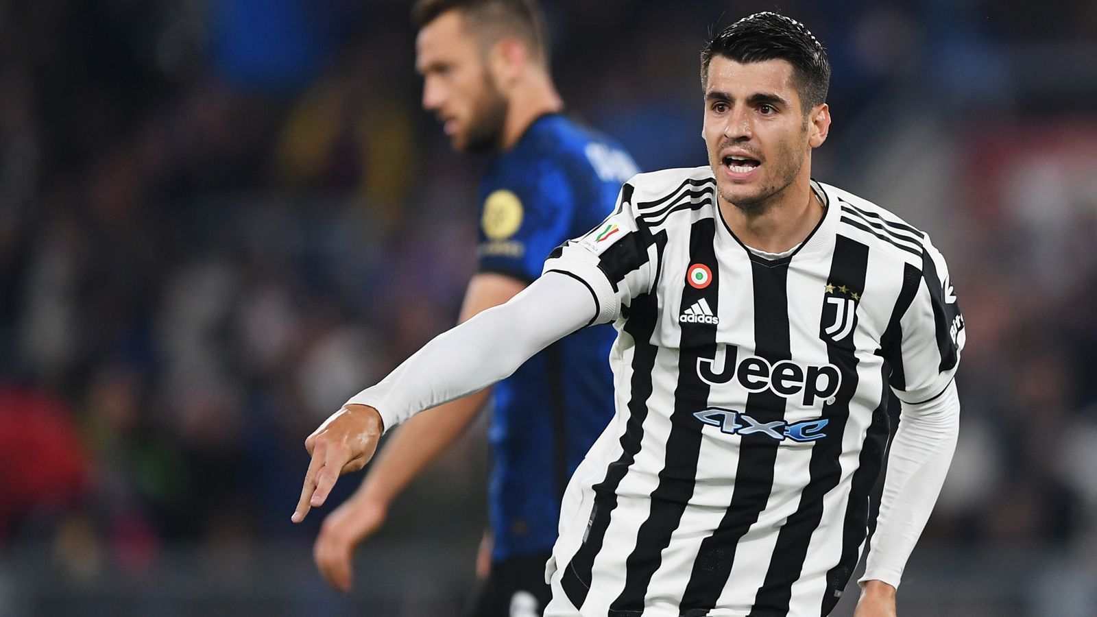 
                <strong>Alvaro Morata (Juventus Turin)</strong><br>
                &#x2022; Leihgebühr für eine Saison: zehn Millionen Euro<br>&#x2022; Tatsächliche Leihgebühr: 20 Millionen Euro (Zeitraum: September 2020 bis Juni 2022)<br>&#x2022; Geliehen von: Atletico Madrid<br>&#x2022; Geliehen an: Juventus Turin<br>
              