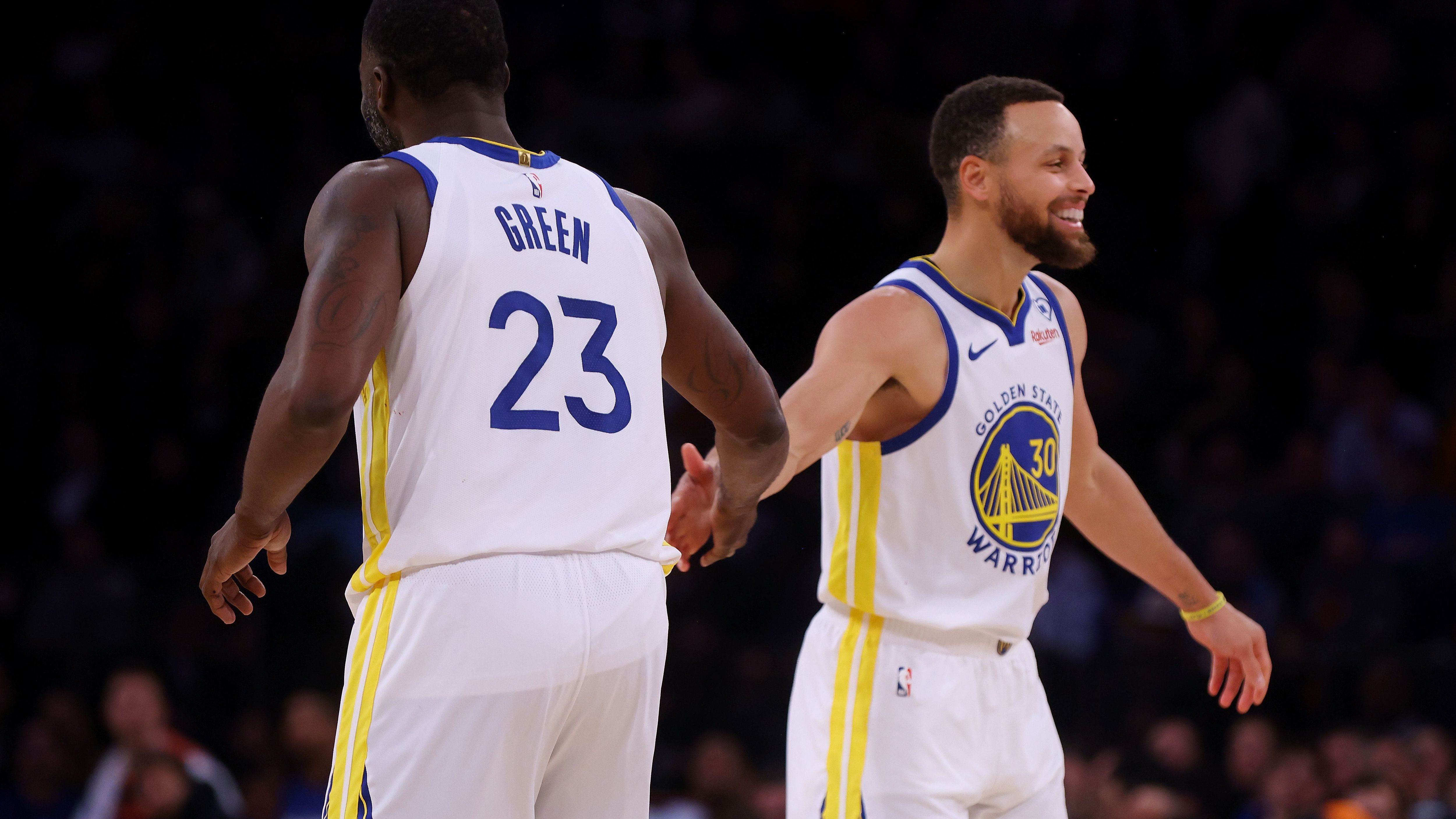 <strong>Platz 12 - Golden State Warriors (zuvor Rang 16, 31:27)</strong> <br>Die Warriors klettern weiter. Zwölf Siege aus den letzten 15 Spielen. Platz 10 im Westen aber nur drei Spiele Rückstand auf Rang 6 und damit den direkten Einzug in die Playoffs. Über diese Phase hat Golden State die zweitbeste Defense der gesamten Liga. Das liegt auch am starken Draymond Green. Thompson kommt weiter von der Bank.