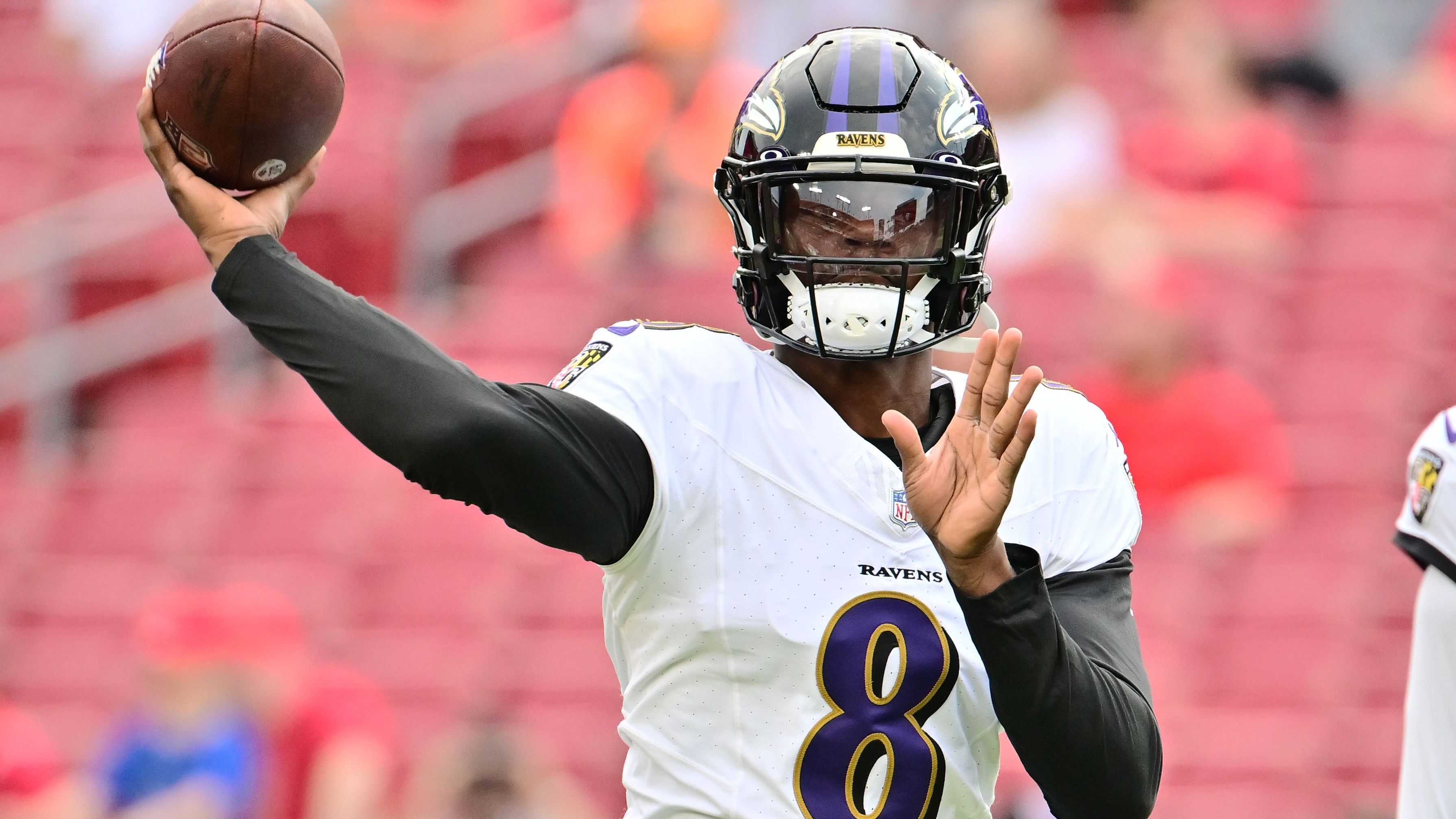 <strong>Lamar Jackson (Baltimore Ravens)</strong><br>Endlich mit neuem Vertrag ausgestattet, geht es für Lamar Jackson in seine sechste Saison mit den Baltimore Ravens. Der NFL-MVP von 2019 möchte will nun endlich auch mal Erfolge in den Playoffs feiern mit den Ravens. Was keine einfache Aufgabe in der kommenden Saison werden dürfte.