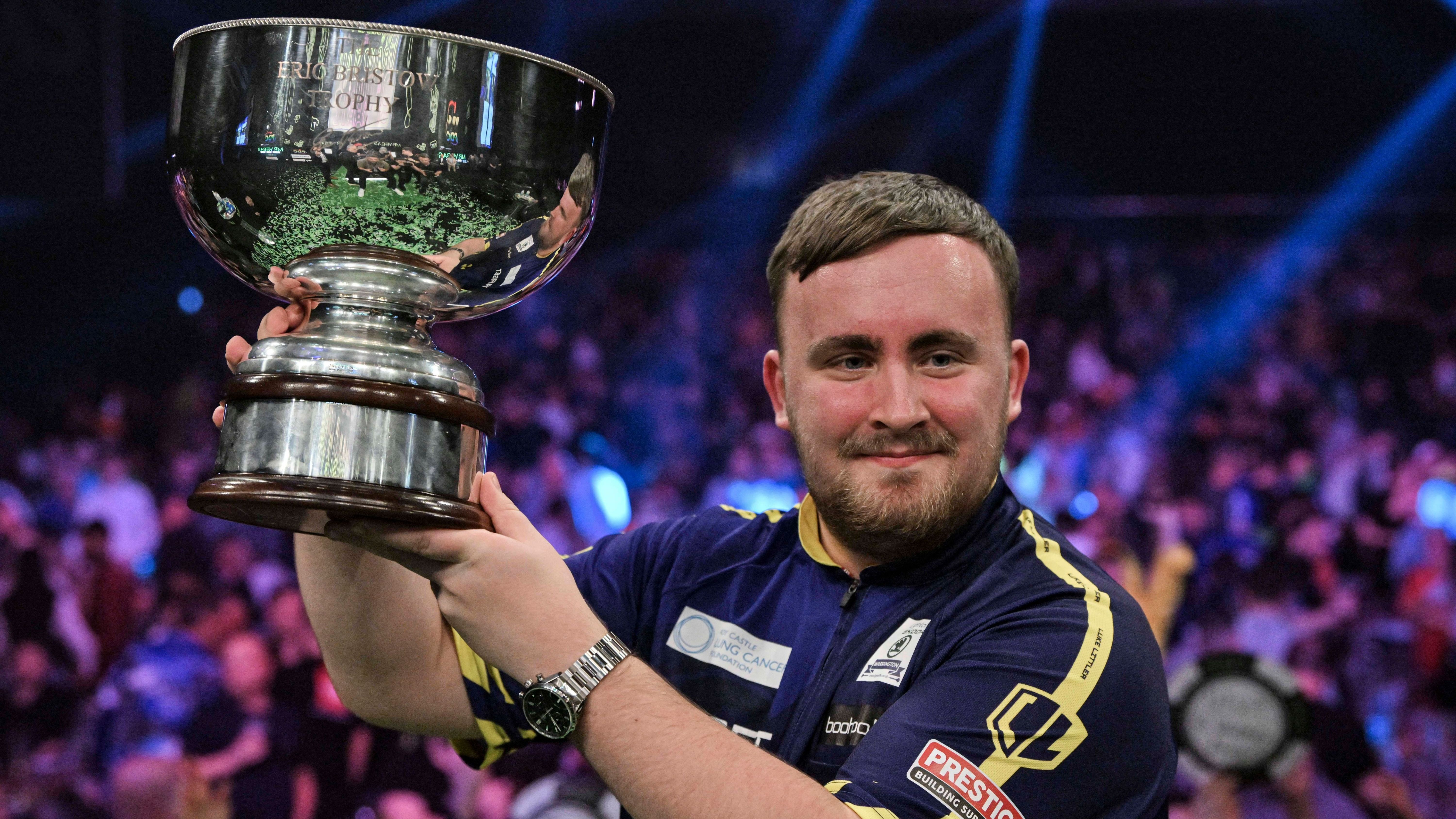 <strong>Grand Slam of Darts<br></strong>Eines der elitärsten Major des Jahres. 32 Spieler nehmen teil, darunter die Sieger aller anderen Major sowie ausgewählte Finalisten. Hinzu kommen noch Gewinner bzw. Finalisten acht anderer Turniere sowie acht Qualifikanten. Der K.o.-Phase geht eine Gruppenphase mit acht Vierergruppen voraus. 2024 <a data-li-document-ref="461231" href="https://www.ran.de/sports/nach-langer-serie-littler-gewinnt-grand-slam-of-darts-461231">schnappte sich Littler mit einem 16:3 über Martin Lukeman den Titel und damit auch sein erstes Ranking-Major</a>.