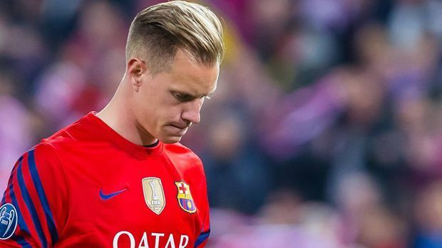 
                <strong>terStegenFehler</strong><br>
                Marc-Andre ter Stegen ist Nationaltorhüter, spielt beim FC Barcelona und hat mit den Katalanen bereits das Triple geholt. Immer wieder aber ziehen sich schlimme Patzer durch die noch junge Karriere des 24-Jährigen. ran.de zeigt die denkwürdigsten Aussetzer.
              