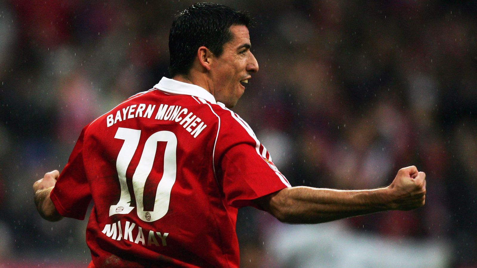 
                <strong>Roy Makaay</strong><br>
                Rückennummer 10 beim FC Bayern: von 2003 bis 2007Position: Mittelstürmer
              