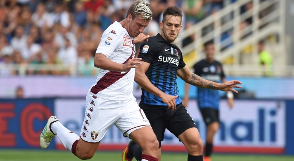 
                <strong>Maxi Lopez</strong><br>
                Ganz so dick sieht Maxi Lopez eigentlich gar nicht aus. Sein ehemaliger Trainer beim FC Turin, Sinisa Mihajlovic, war da aber anderer Meinung. "Er ist nicht fit und leidet unter seinem Übergewicht. Deshalb muss er bei uns im Training sehr hart arbeiten. Er muss Gewicht verlieren", sagte Mihajlovic. Das schlug sich offenbar auch auf Lopez' Aktionen auf dem Feld aus. Laut Mihajlovic spielte er nämlich, "als habe er eine Waschmaschine auf dem Rücken."
              