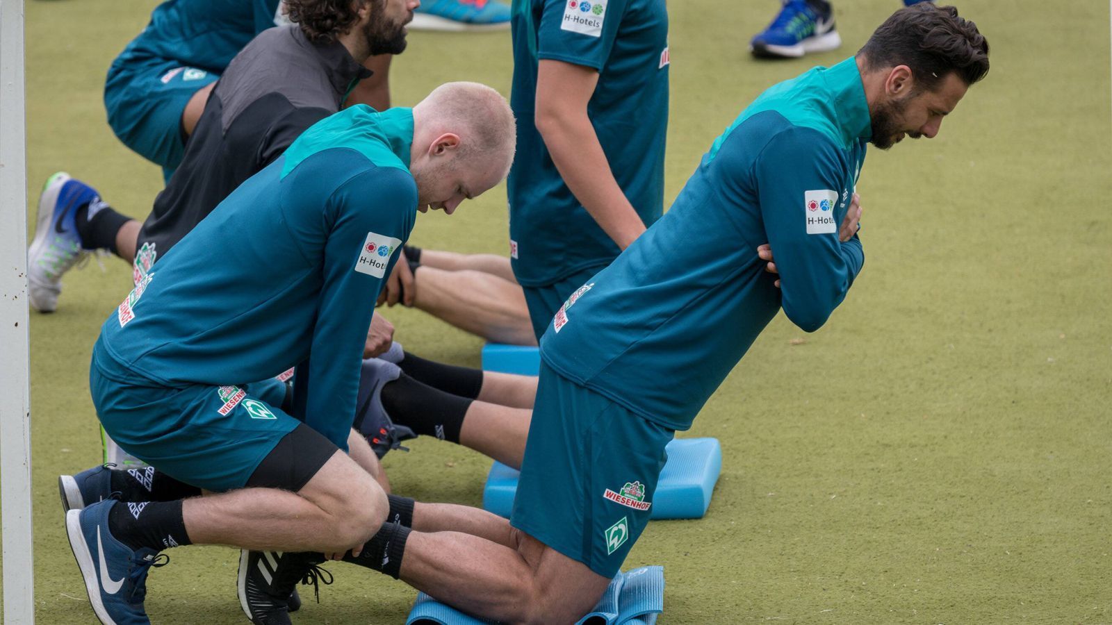 
                <strong>SV Werder Bremen (Johannesburg/Südafrika)</strong><br>
                Mit 29 Spielern startete der SV Werder Bremen bereits am 3. Januar in die Rückrundenvorbereitung nach Südafrika. Am 12. Januar fliegt das Team von Florian Kohfeldt zurück. 
              