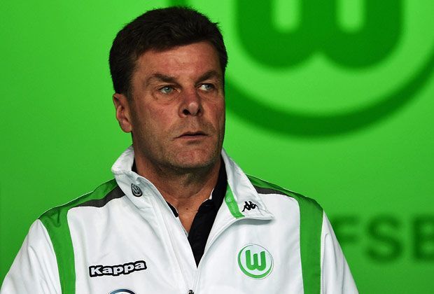 
                <strong>Dieter Hecking (VfL Wolfsburg)</strong><br>
                Dieter Hecking: Angesichts der üppigen finanziellen Ausstattung in Wolfsburg (zumindest bis vor der Diesel-Affäre), liegt Hecking mit angeblichen 2,4 Millionen Euro im Jahr eher im durchschnittlichen Bereich.
              