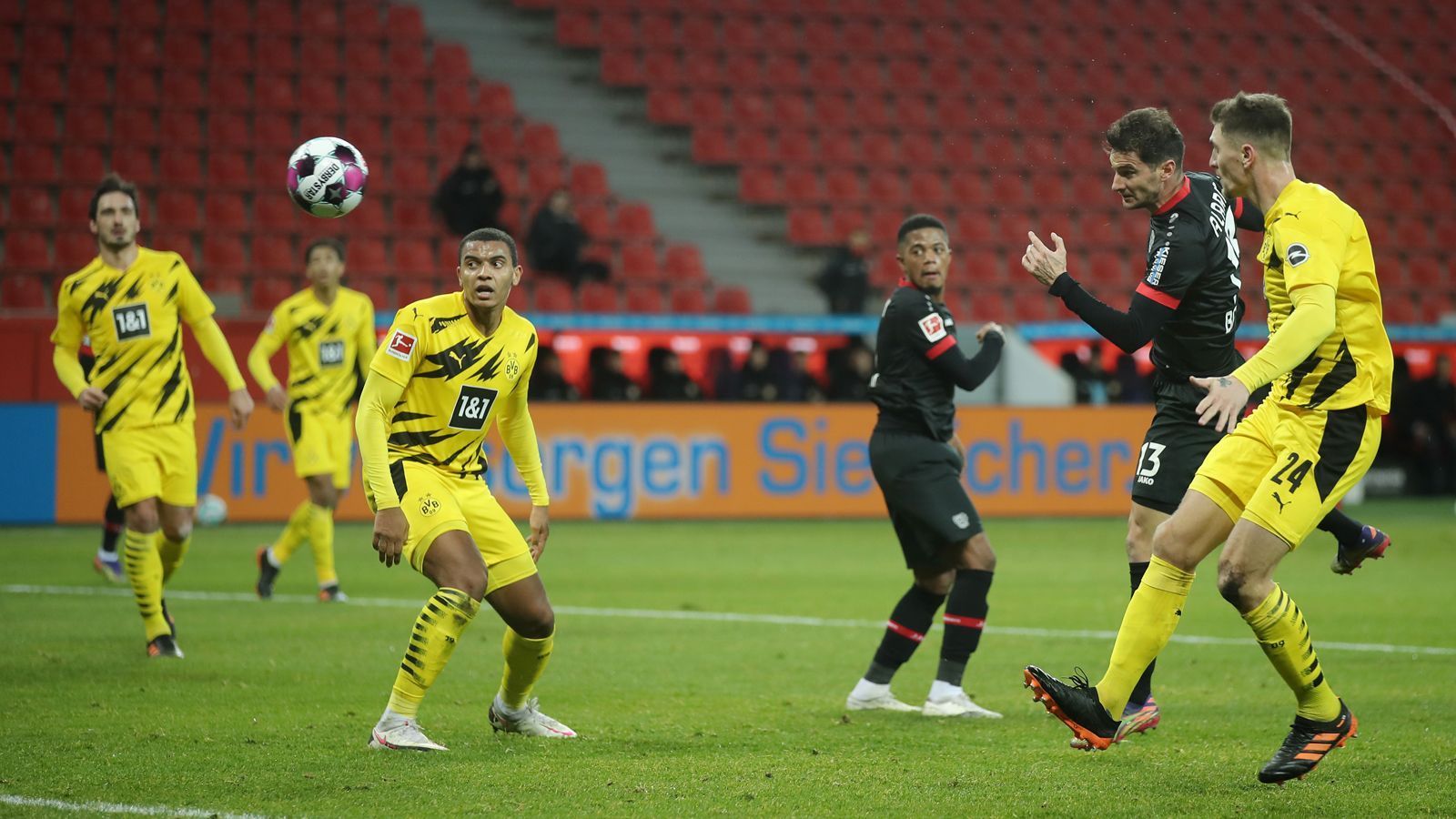 
                <strong>Die Noten der BVB-Spieler gegen Leverkusen</strong><br>
                Borussia Dortmund hat im Rennen um die Meisterschaft eine empfindliche Niederlage einstecken müssen! Im Topspiel gegen Leverkusen enttäuschte der BVB beim 1:2 über weite Strecken der Partie und hat weiterhin sieben Punkte Rückstand auf die Tabellenspitze - bei einem Spiel mehr. Die Spieler der Borussia in der Einzelkritik.
              