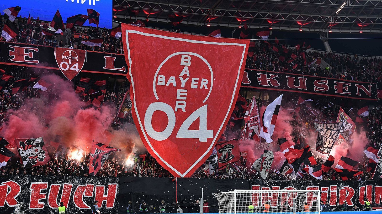 <strong>Platz 14: Bayer 04 Leverkusen</strong><br>
                • Wert der Geldstrafen: 56.000 Euro<br>• Geahndete Vorfälle: 2
