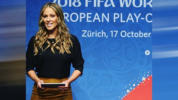 
                <strong>Vanessa Huppenkothen</strong><br>
                ... die 32-Jährige führte als Moderatorin in der FIFA-Zentrale in Zürich durch die Auslosung der WM-Qualifikations-Playoffs in Europa. ran.de zeigt sexy Bilder der Moderatorin.
              
