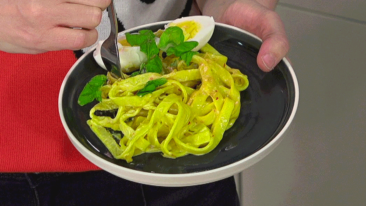 Pasta mit Käse-Senf-Sauce