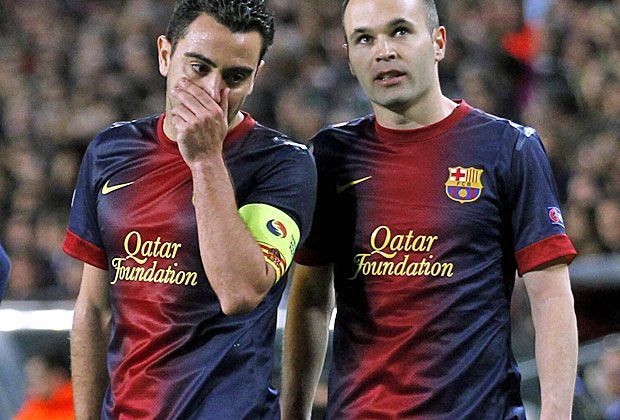 
                <strong>Sein kongenialer Partner</strong><br>
                Xavi und Andres Iniesta - über die beiden fragte man sich zu ihren besten Zeiten, ob sie überhaupt dazu in der Lage sind, einen Fehlpass zu spielen. Sie waren es, die den Spielrhythmus bestimmen, Pass an Pass reihten und so zum Symbol des Tiki-Taka wurden.
              