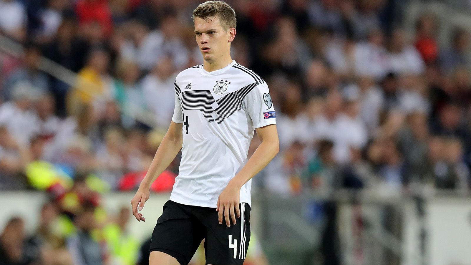 
                <strong>Matthias Ginter</strong><br>
                Matthias Lukas Ginter
              