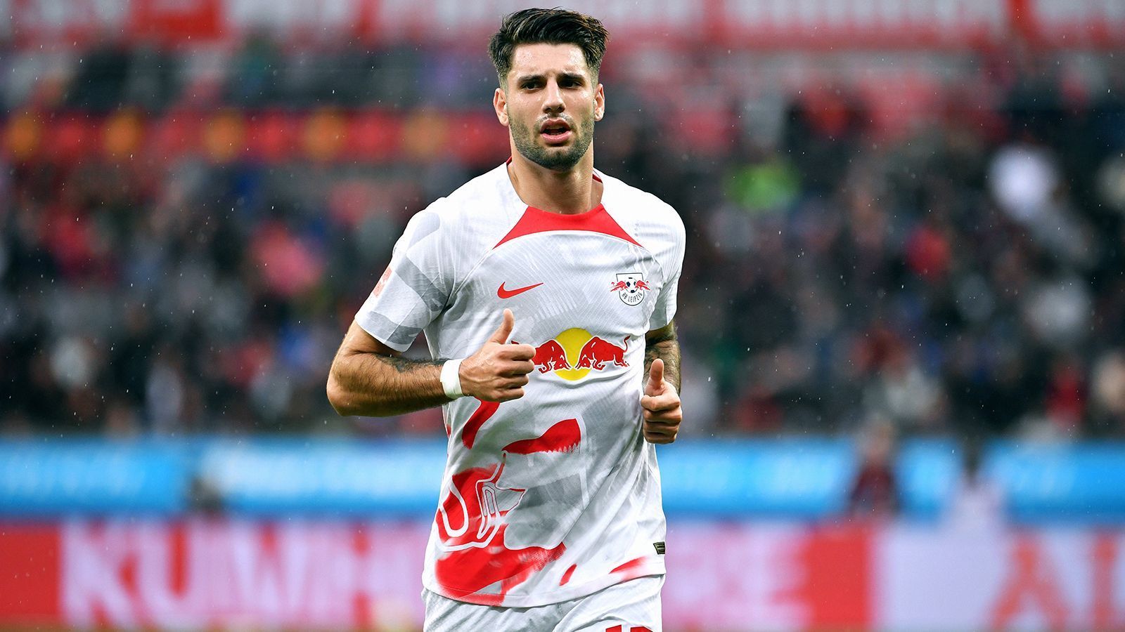 
                <strong>Mittelfeld: Dominik Szoboszlai </strong><br>
                &#x2022; Team: RB Leipzig<br>&#x2022; Nation: Ungarn<br>
              