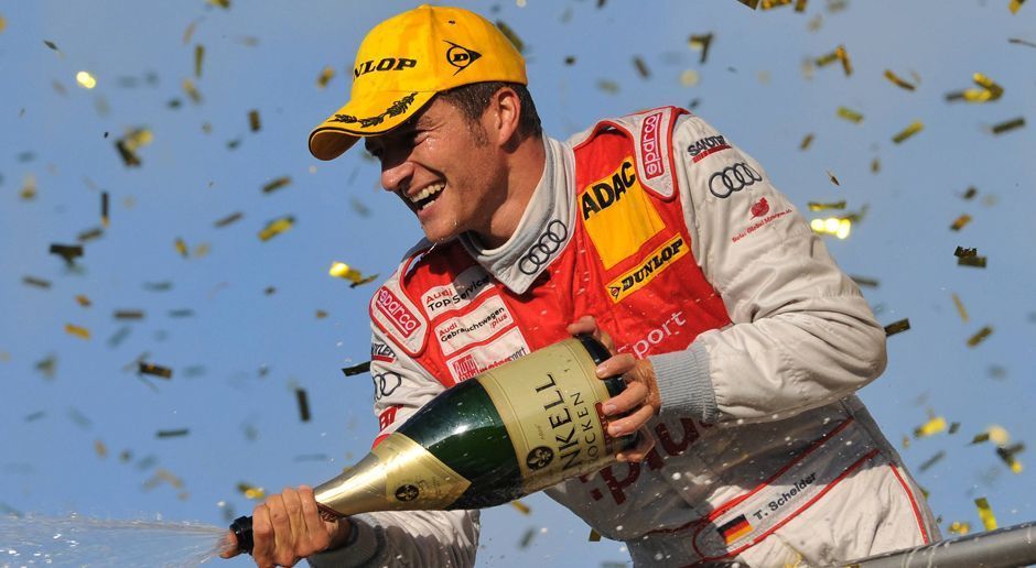 
                <strong>Das ist DTM-Experte Timo Scheider</strong><br>
                2006 war er dann zurück in der DTM, die Ära mit Audi begann. 2007 holte er endlich seinen ersten Podiumsplatz, in Hockenheim wurde er Zweiter - der Startschuss für zwei starke Jahre. 2008 und 2009 gewann er die Meisterschaft. Insgesamt holt er in dieser Zeit fünf seiner insgesamt sieben DTM-Siege.
              