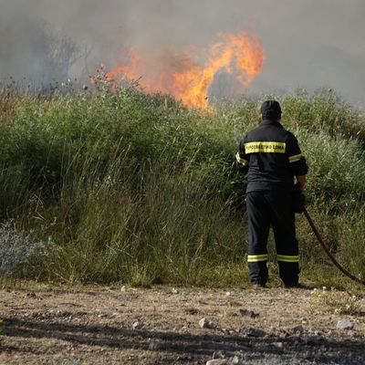 2017. LESBOS, GREECE. The firebrigade in Lesbos is trying to extinguish a fire with the help of volunteers and airplanes.