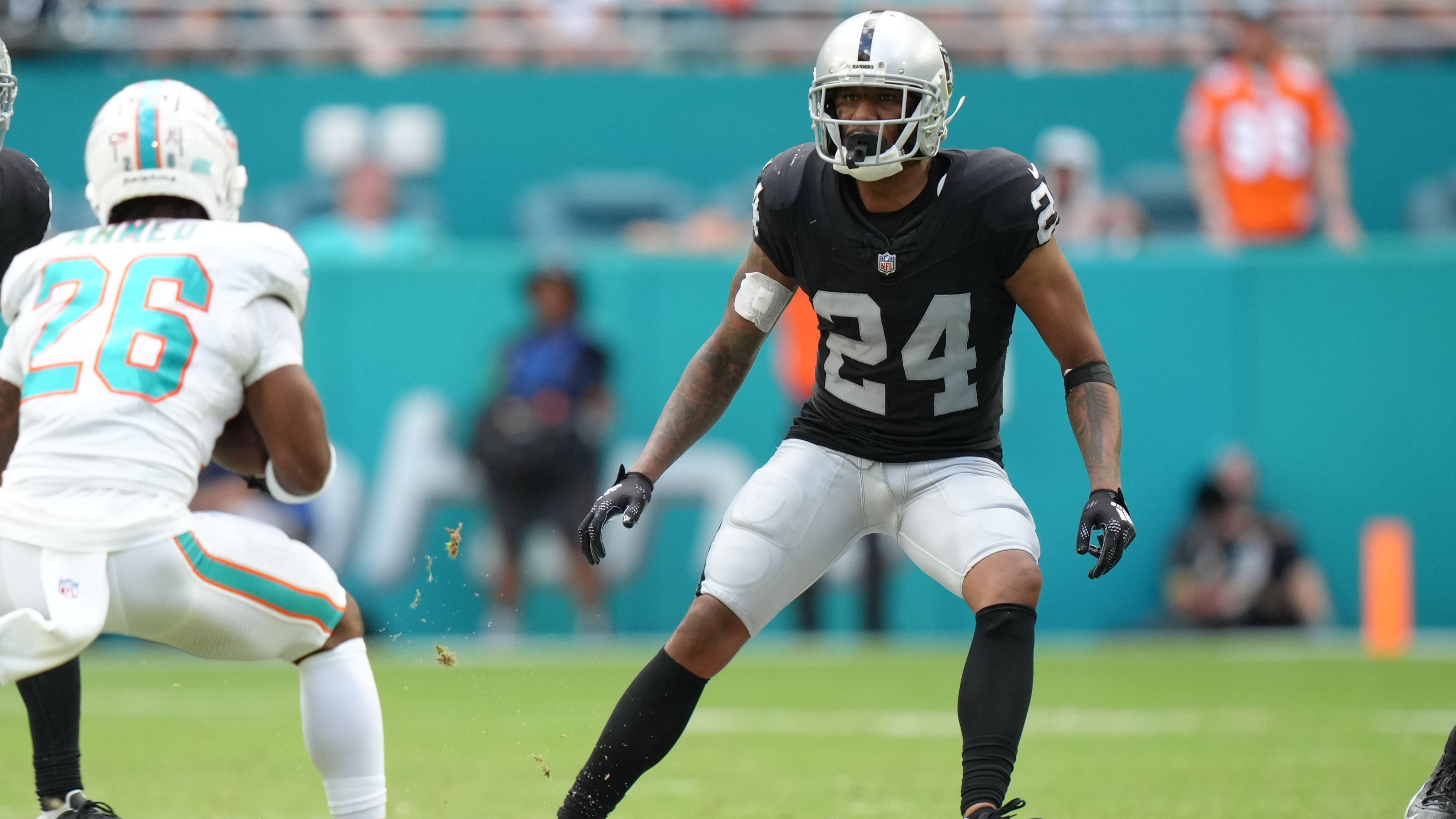 <strong>Marcus Peters (Las Vegas Raiders)</strong><br>Die Las Vegas Raiders entlassen Pro-Bowl-Cornerback Marcus Peters. Demnach habe der Routinier bei den Pleiten gegen die Bears und die Dolphins bei diversen Spielzügen nur "minimalen Einsatz" gezeigt. Ein Pick Six gegen die Lions war seine einzige Interception der laufenden Saison.