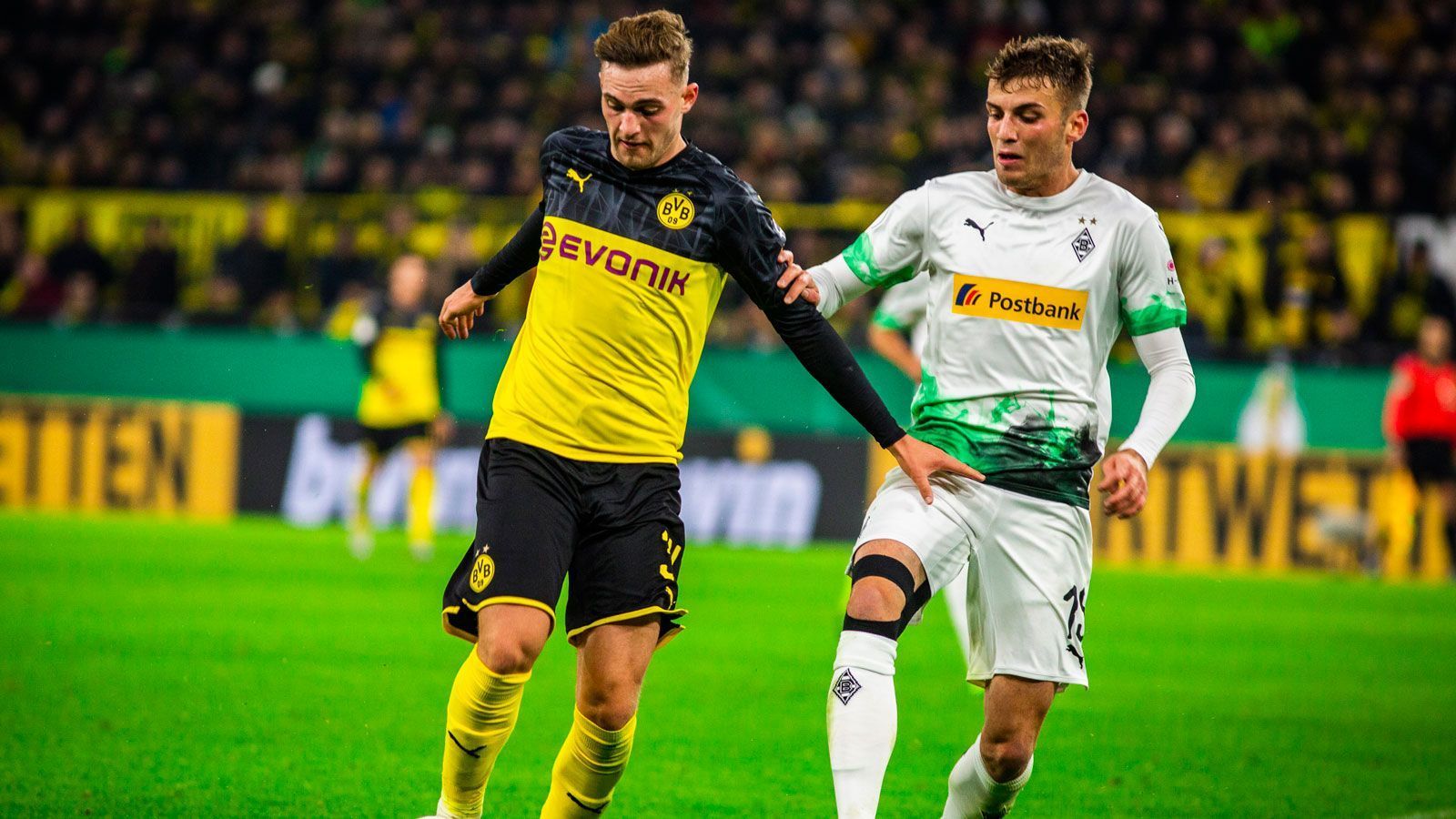 
                <strong>Jacob Bruun Larsen (Borussia Dortmund)</strong><br>
                Als Reus-Ersatz auf das Feld beordert, müht sich der junge Däne redlich, stößt aber kaum in die gefährlichen Räume vor. Nach einer guten Stunde wird er erlöst und durch Hakimi ersetzt. ran-Note: 5
              