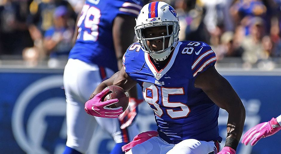 
                <strong>Charles Clay (Buffalo Bills)</strong><br>
                Bei der 20:16-Niederlage gegen die Cincinnati Bengals mussten die Buffalo Bills den Ausfall von Tight End Charles Clay hinnehmen. Der 28-Jährige erlitt einen Meniskusriss im linken Knie zu und wurde bereits operiert. Clay fällt einer Pressemitteilung der Bills zufolge "mehrere Wochen" aus.
              