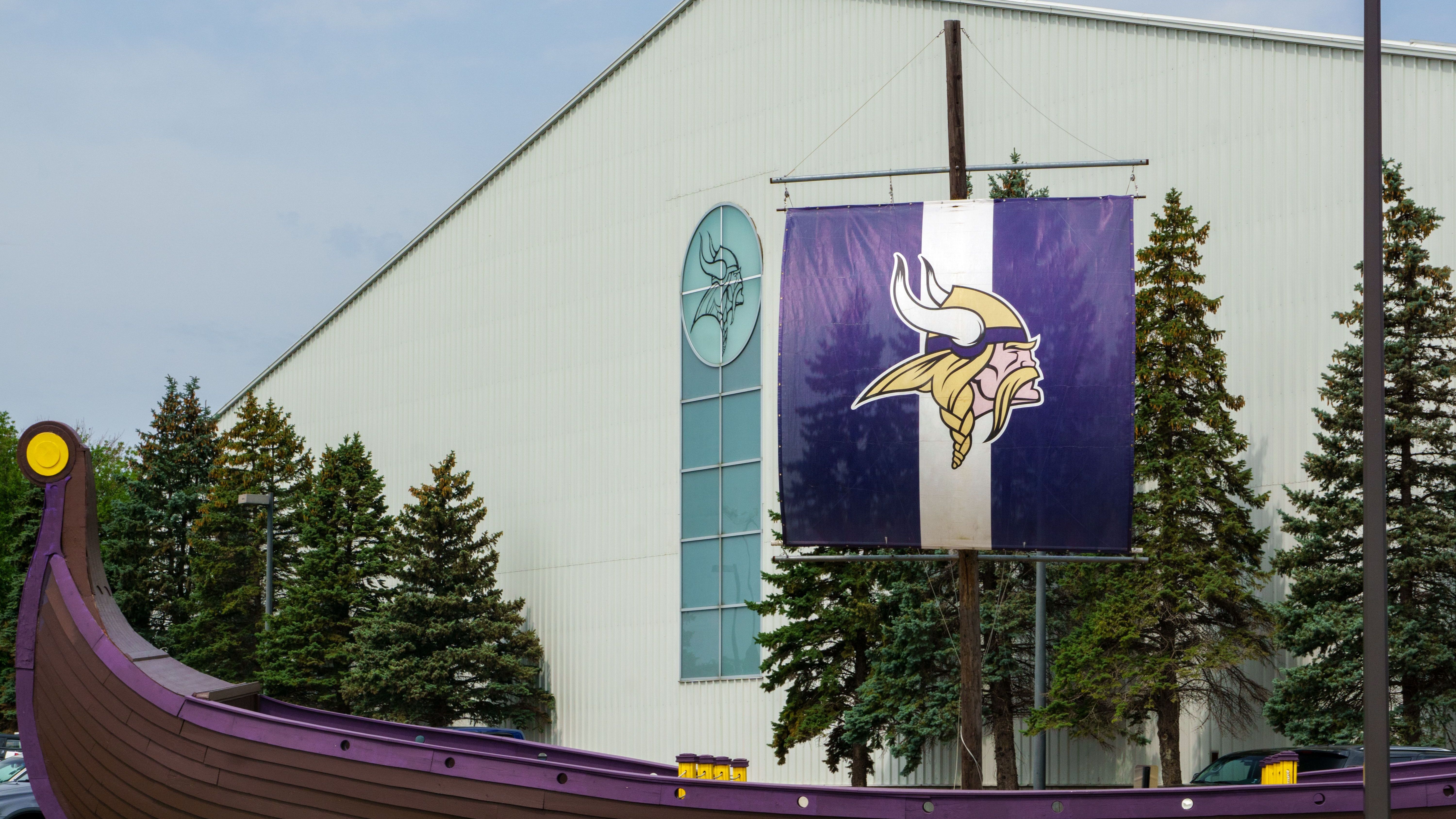 <strong>Minnesota Vikings</strong><br>Englisch: "Why are the Vikings purple?"<br>Deutsch: "Warum sind die Vikings lila?"