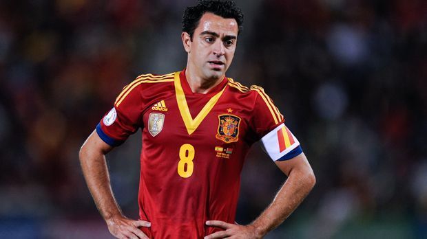 
                <strong>Mittelfeld: Xavi Hernandez</strong><br>
                Mittelfeld: Xavi Hernandez. Der Spanier hat in seiner Karriere so gut wie alles gewonnen. Darunter vier Mal die Champions League, acht Mal die spanische Liga, zwei Europameisterschaften und eine Weltmeisterschaft. 
              