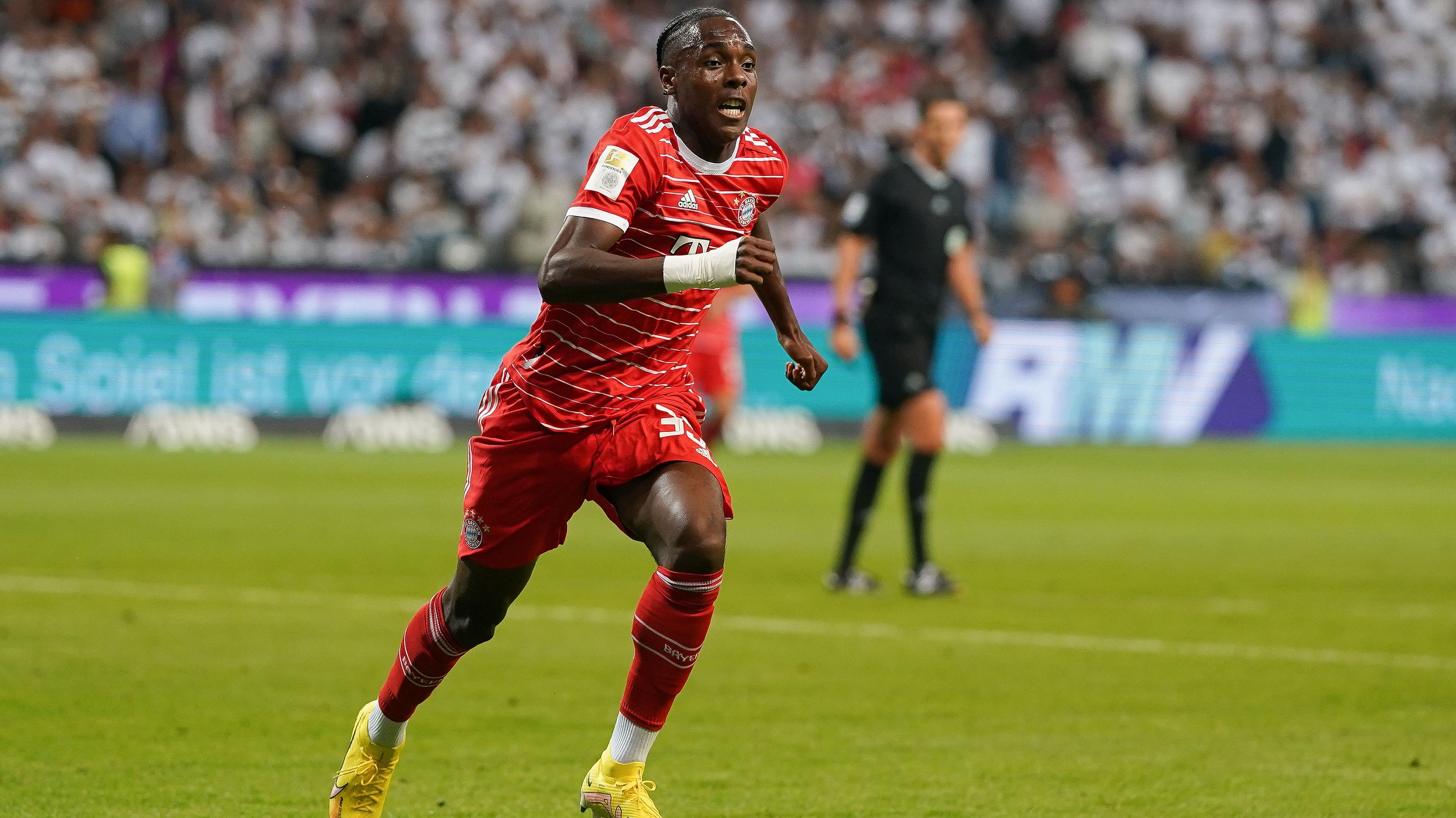 <strong>Platz 4: Mathys Tel</strong><br><strong>Alter beim Pflichtspiel-Debüt:</strong> 17 Jahre, drei Monate, 24 Tage<br><strong>Begegnung:</strong>&nbsp;Eintracht Frankfurt - FC Bayern München 1:6 (5. August.2022, Bundesliga)