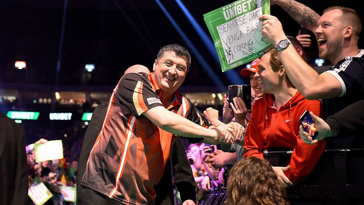 21.03.2019, xlakx, Darts , Premier League Darts emspor, v.l.Mensur Suljovic(The Gentle,AUT) in seinem Match gegen Michael Smith am 7.Spieltag in Best of 12 Legs in der Mercedes Benz Arena,Berlin Be...