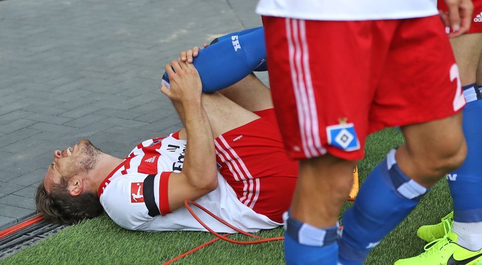 
                <strong>Bester Kurzfilm: Nicolai Müller</strong><br>
                Es passt irgendwie zur aktuellen HSV-Saison, dass sich gleich am ersten Spieltag Nicolai Müller beim Jubeln (!) über seinen Sieg-Treffer gegen Augsburg das Kreuzband reißt. Nach 15 Minuten war für ihn die Hinrunde beendet, bis heute stand er nicht mehr auf dem Platz. 
              