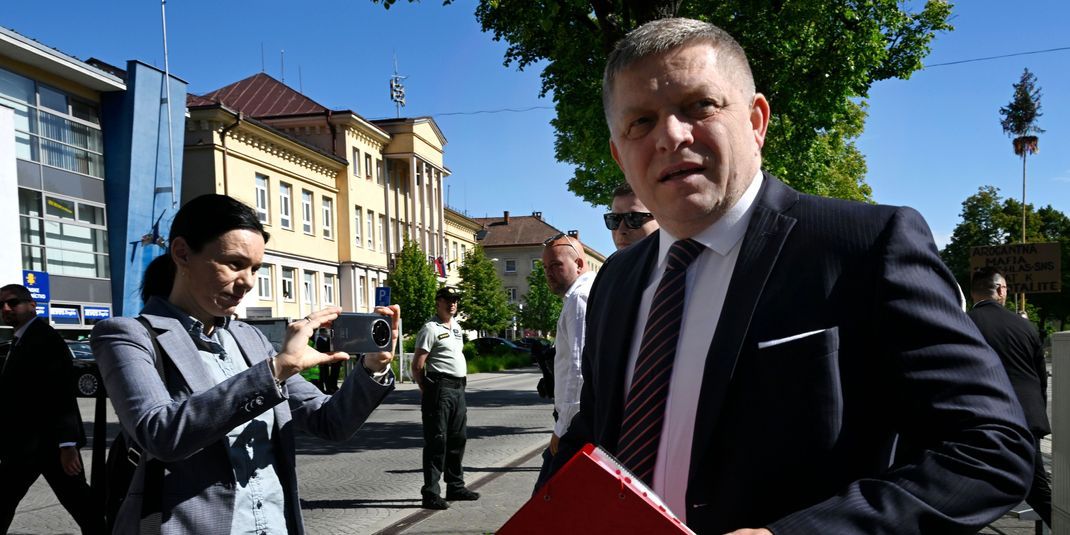 Der Zustand des lebensgefährlich verletzten slowakischen Ministerpräsidenten Robert Fico hat sich stabilisiert