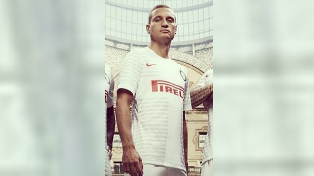 
                <strong>Nemanja Vidic</strong><br>
                Nemanja Vidic: Was für ein Blick! Damit bewirbt sich der eisenharte Verteidiger für die Rolle als Gegenspieler des bekanntesten Geheimagenten der Welt.
              