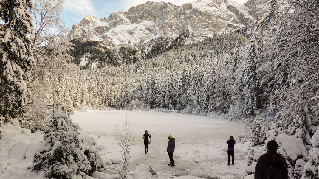 Der Eibsee in Bayern.