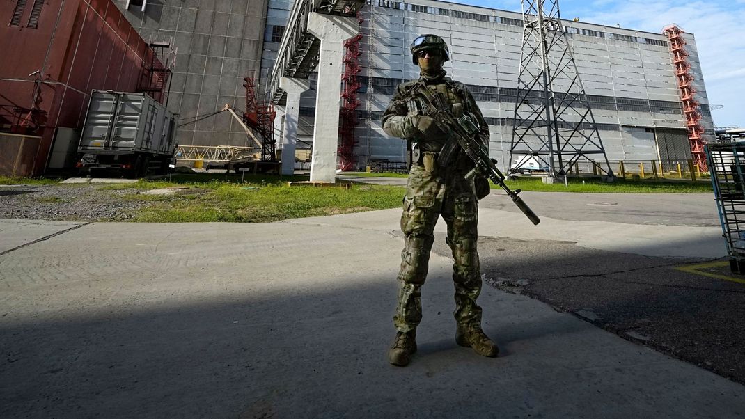 Russland nimmt einem Bericht zufolge zunehmend auch Atomkraftwerke in der Ukraine ins Visier.