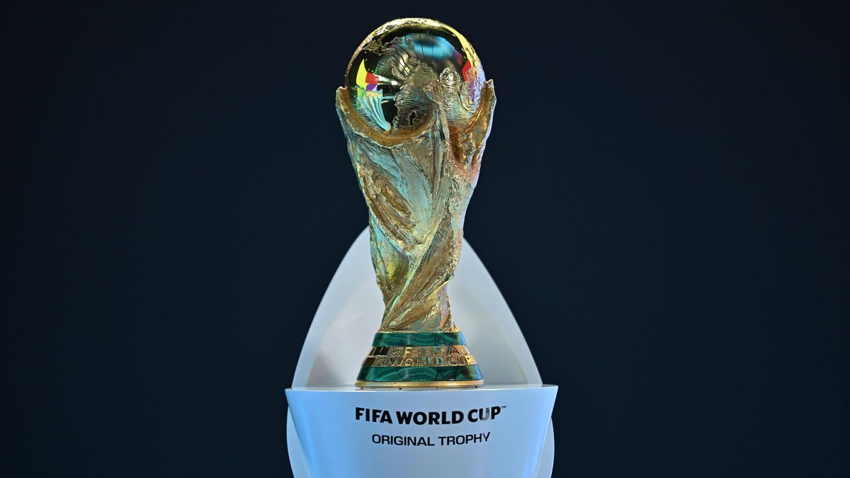 FIFA World Cup, WM, Weltmeisterschaft, Fussball Original Trophy ZURICH, SWITZERLAND - NOVEMBER 20: FIFA World Cup Original Trophy is seen ahead of the FIFA World Cup 26 play-offs draws on November ...