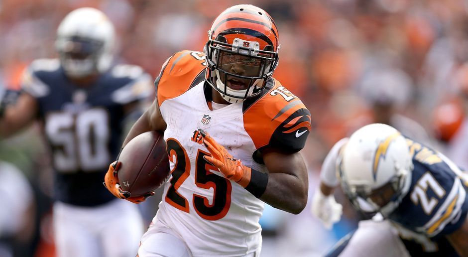 
                <strong>Giovani Bernard (Cincinnati Bengals)</strong><br>
                Die Cincinnati Bengals müssen aller Voraussicht nach zum Saisonstart auf Running Back Giovani Bernard verzichten. Der 25-Jährige erholt sich noch immer von den Folgen eines Kreuzbandrisses, den er sich vergangene Saison in Week 11 gegen die Buffalo Bills zugezogen hatte. "Giovani Bernards Kreuzbandriss-Reha verläuft hervorragend, aber ich glaube nicht, dass sie ihn auf Teufel komm raus in den ersten Saisonspielen einsetzen wollen", schreibt Geoff Hobson auf der offiziellen Bengals-Homepage.
              