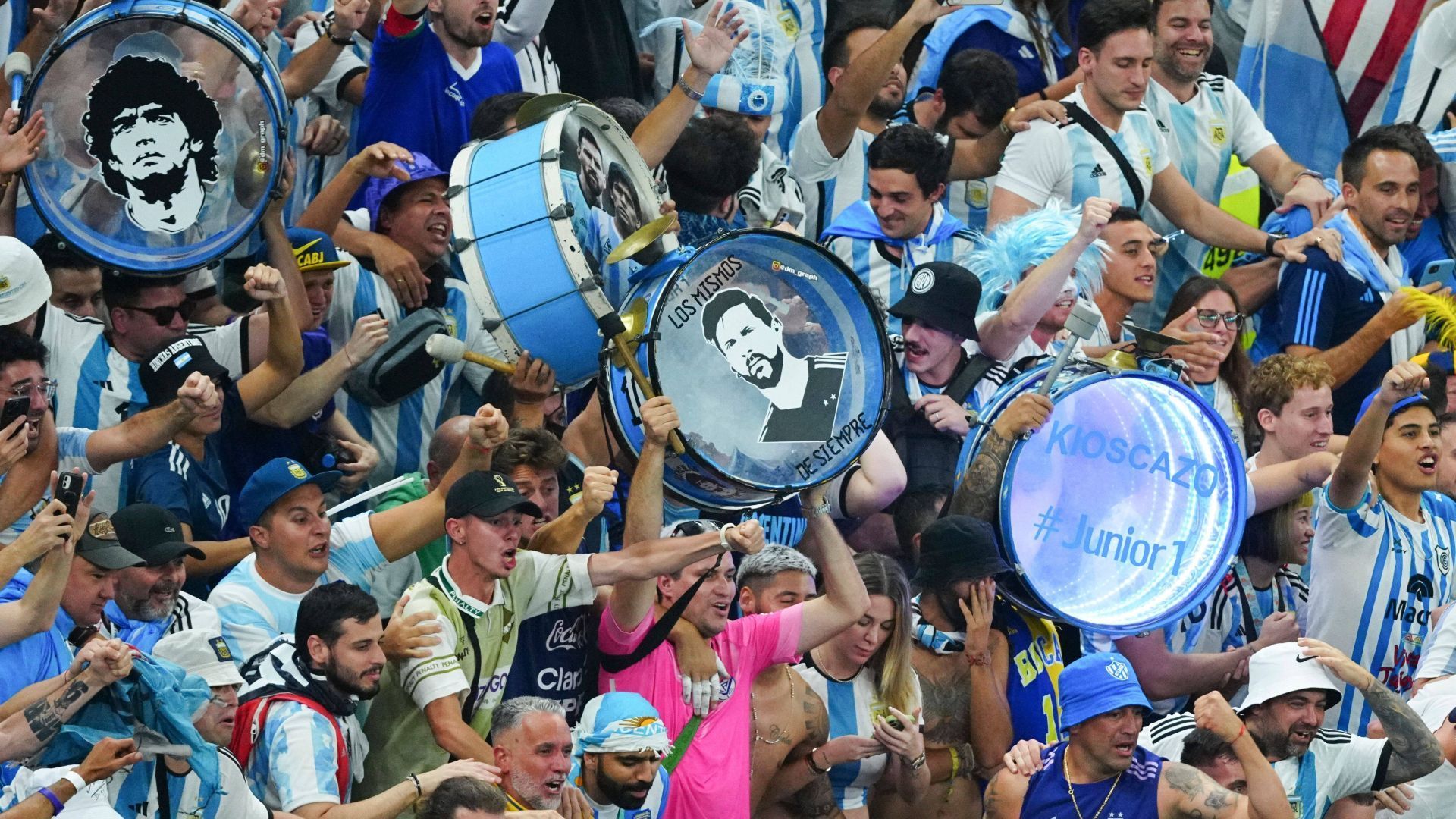 
                <strong>Mundo Deportivo (Spanien)</strong><br>
                "Ein Fest der Emotionen und des Fußballs"
              