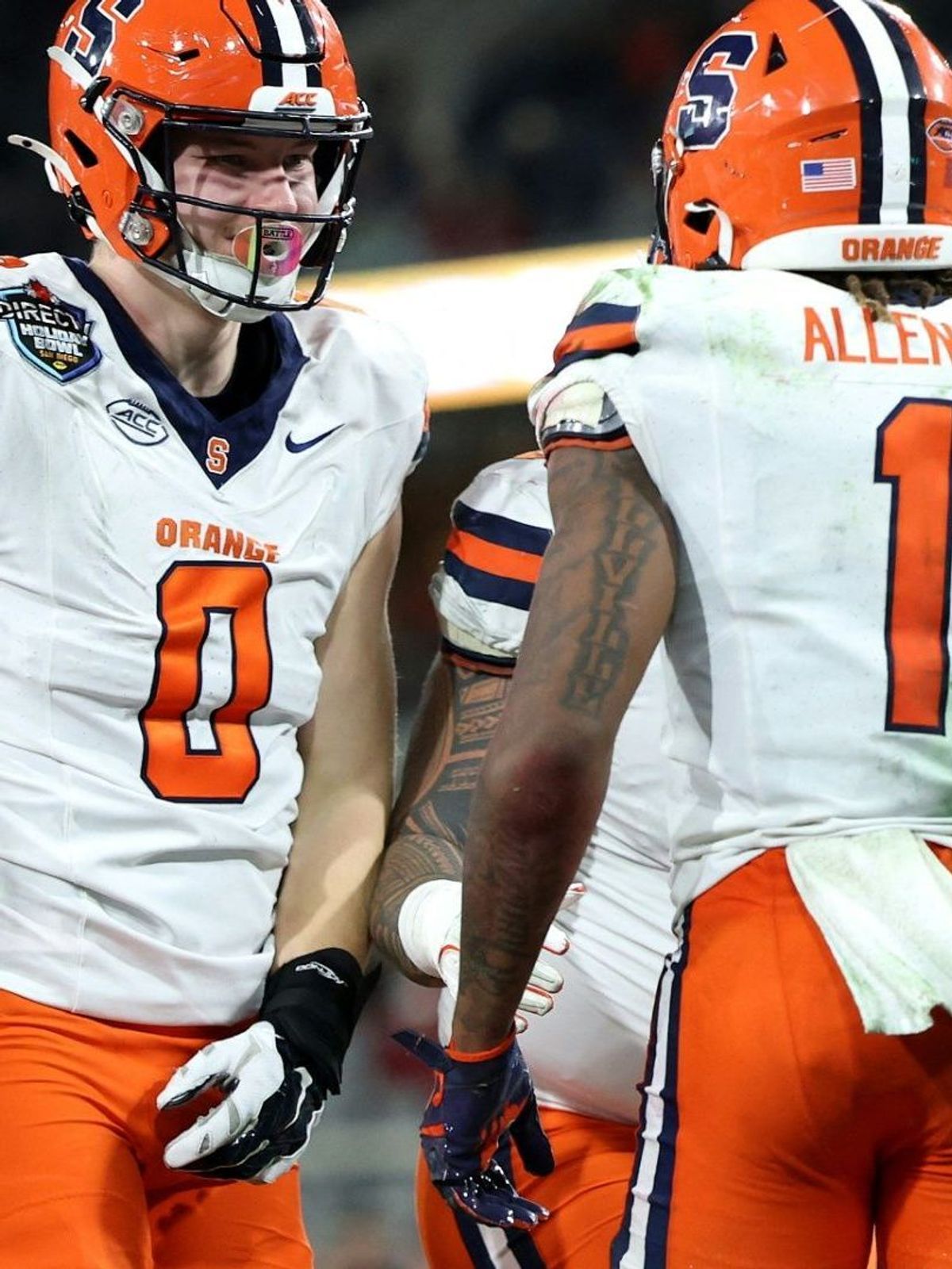 Mang (l.) im Trikot der Syracuse University