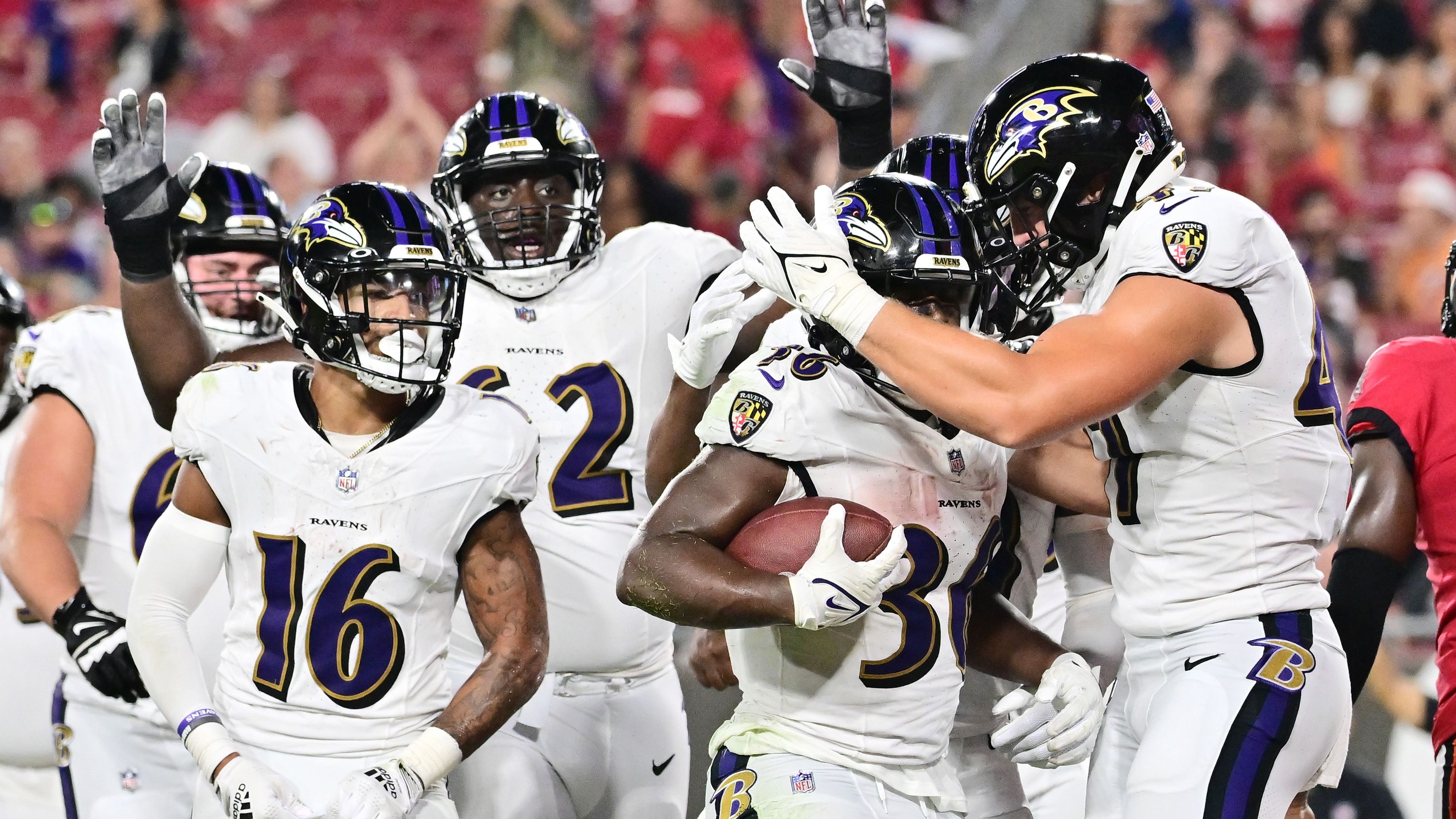 <strong>Baltimore Ravens</strong><br>Die Baltimore Ravens haben keine saisonübergreifenden Team-Captains und wählen stattdessen wöchentlich neue Kapitäne.&nbsp;