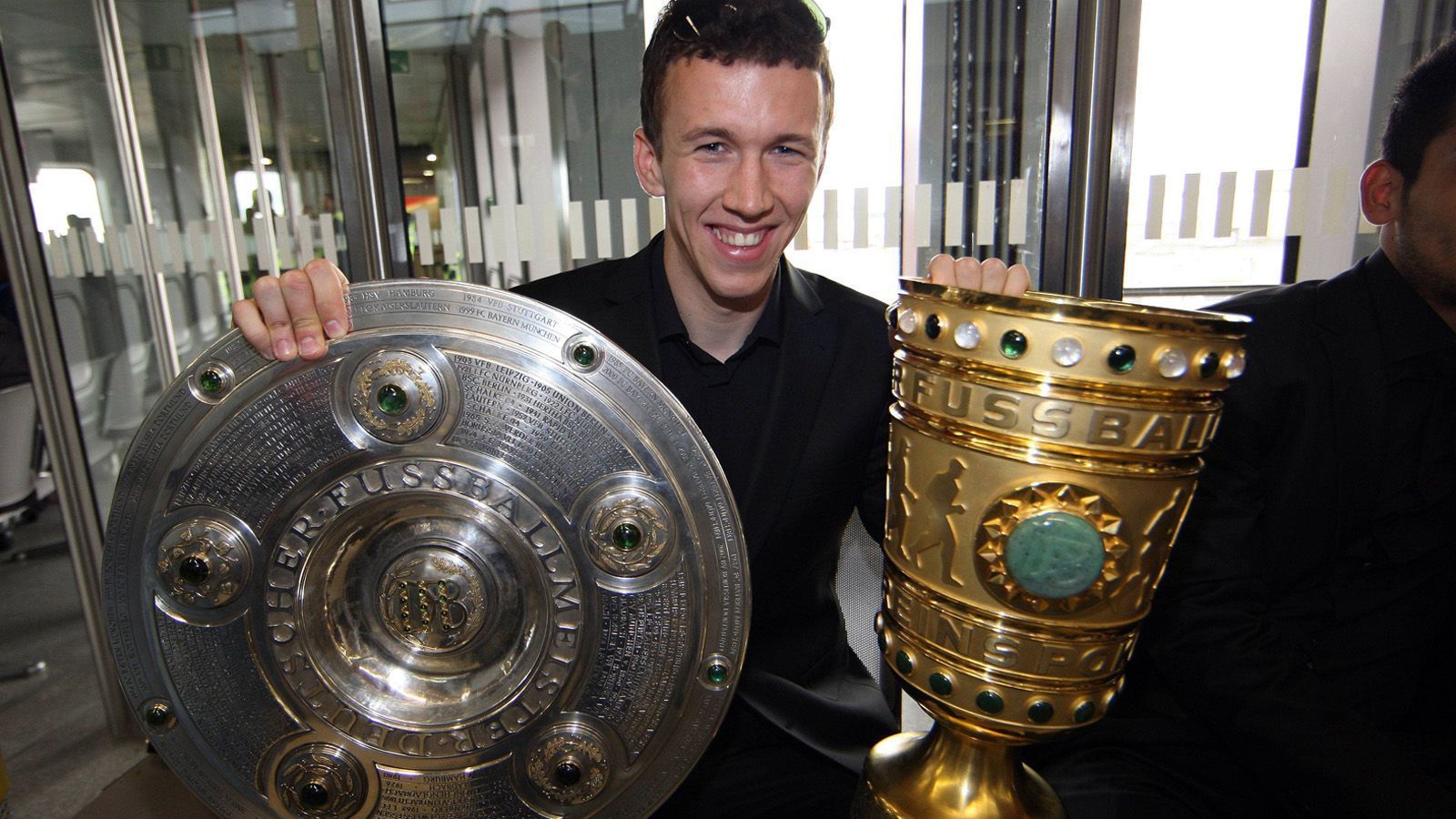 
                <strong>Ivan Perisic</strong><br>
                Ivan Perisic war mit zehn Scorer-Punkten in 28 Partien in der Bundesliga ein wichtiger Bestandteil des Meisterteams. Weil dem Flügelspieler in der Folgesaison beim BVB aber die Perspektive fehlte, wechselte er für zwei Jahre nach Wolfsburg. Dort empfahl sich der Kroate für Inter Mailand. Seit 2015 geht Perisic in der Serie A auf Torejagd.
              