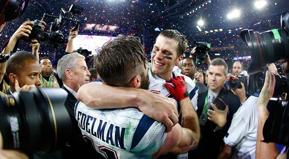 
                <strong>Unbeachtete Spieler werden Stars</strong><br>
                Die "Do-your-Job-Mentalität" zeigt sich vor allem beim Draft und den Free-Agent-Zugängen der Patriots. Julian Edelman (Runde 7) und Tom Brady (Runde 6) sind nur einige Beispiele von Spielern, die von anderen Teams keine Beachtung fanden und unter Belichick zu absoluten Top-Spielern heranreiften. Die Herangehensweise wird belohnt und bescherte der Franchise bislang den ein oder anderen überraschenden Pro-Bowl-Spieler.
              