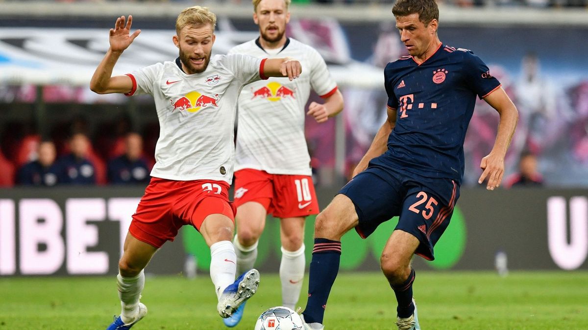 2019: Müller (r.) gegen Laimer (l.) und Forsberg (M.)