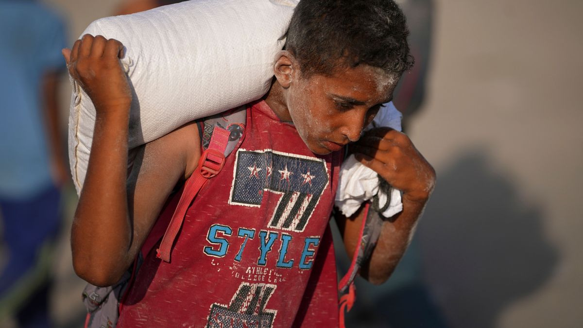 Die Menschen im Gazastreifen brauchen dringend Lebensmittel. Doch oft kommen die Hilfsgüter nicht ans Ziel.